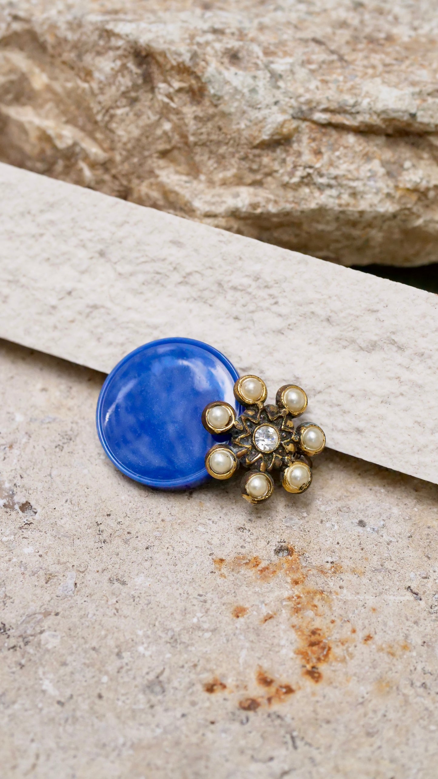 パールアンティークボタンブローチ