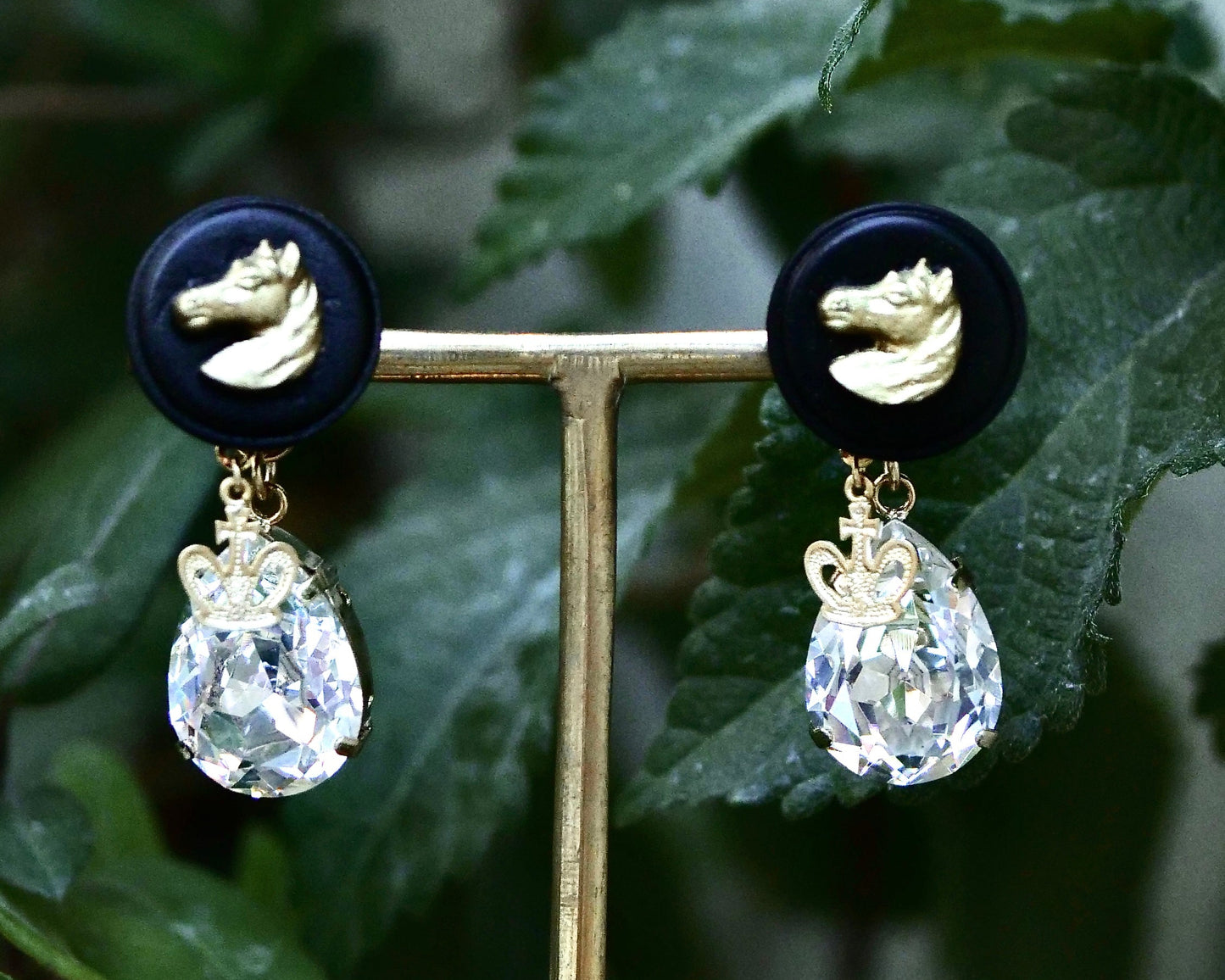 馬アンティークボタンピアス