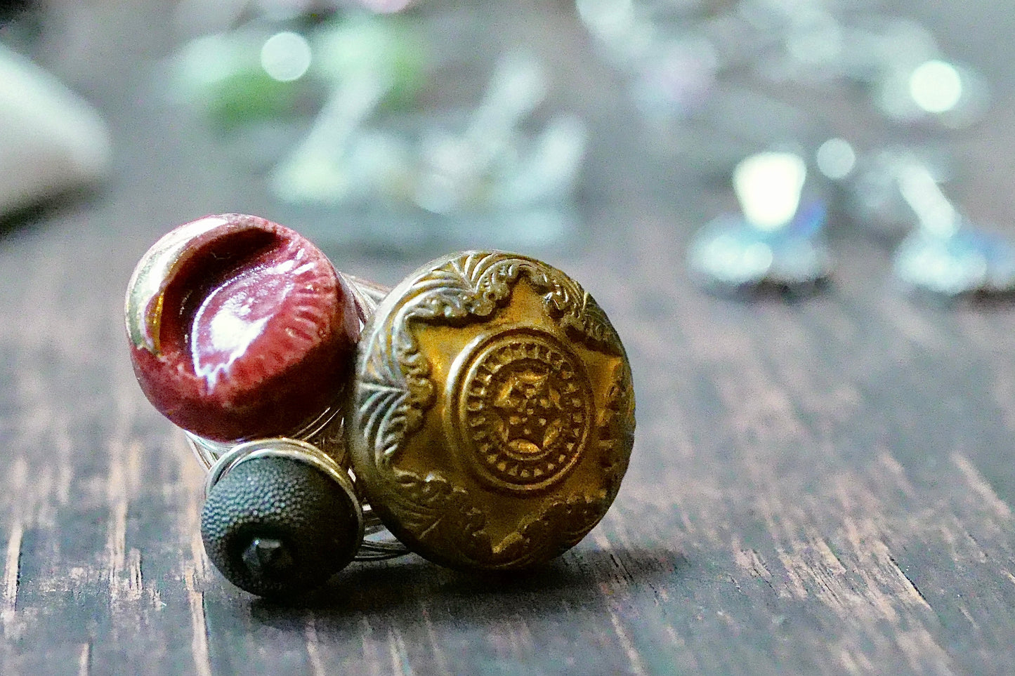 フランスヴィンテージボタンブローチ