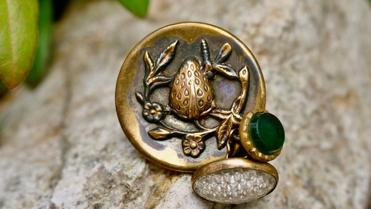 England strawberry ガラスブローチ