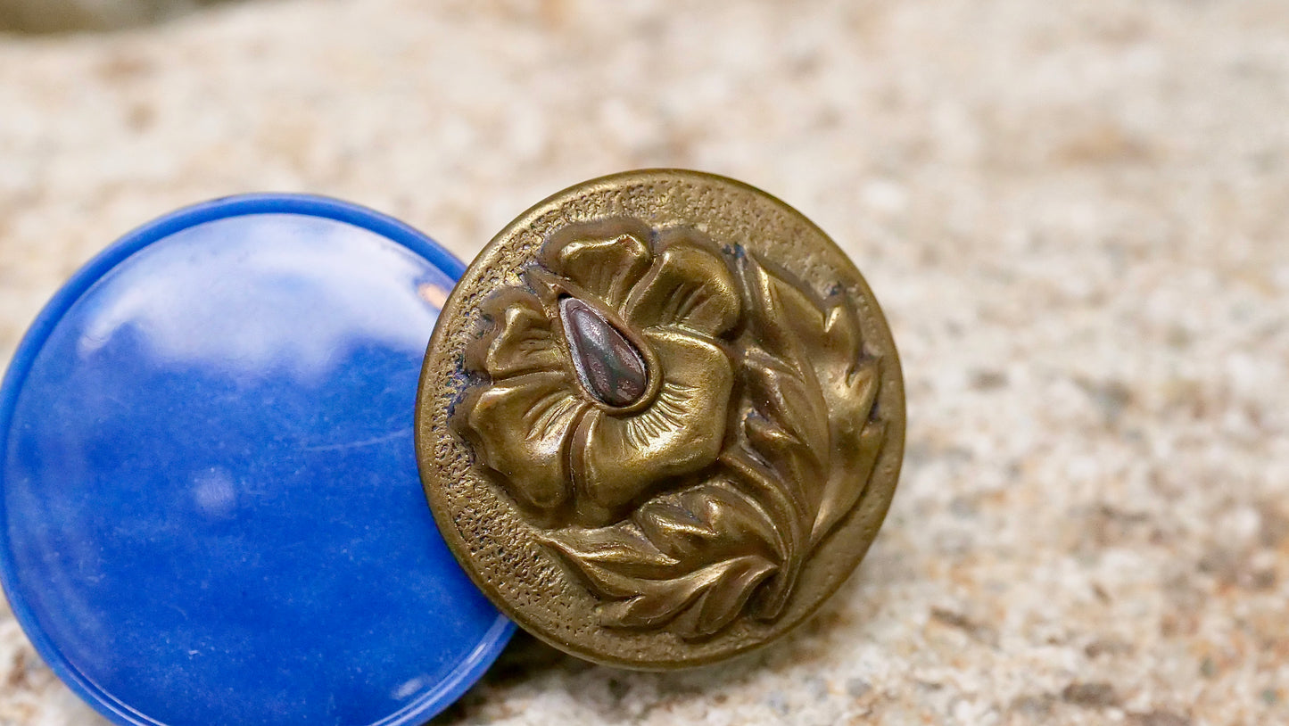 お花アンティークボタンブローチ