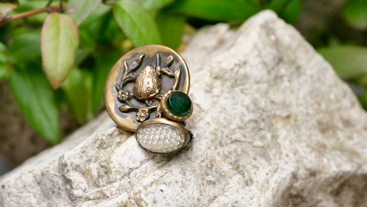 England strawberry ガラスブローチ