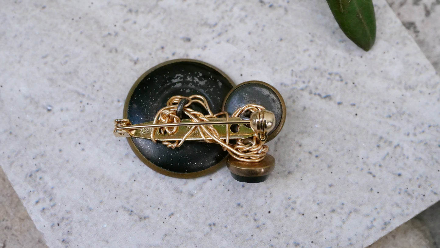 Englandスズラン antique ボタンブローチ