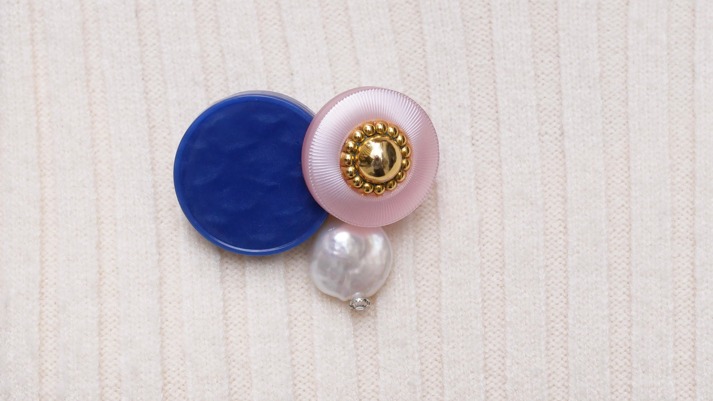 france pink button ブローチ