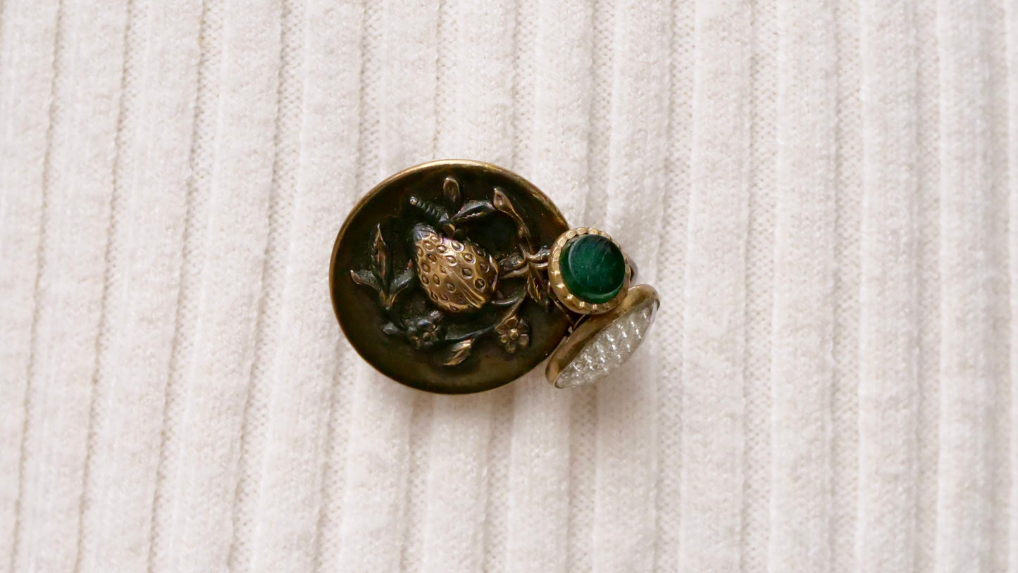 England strawberry ガラスブローチ