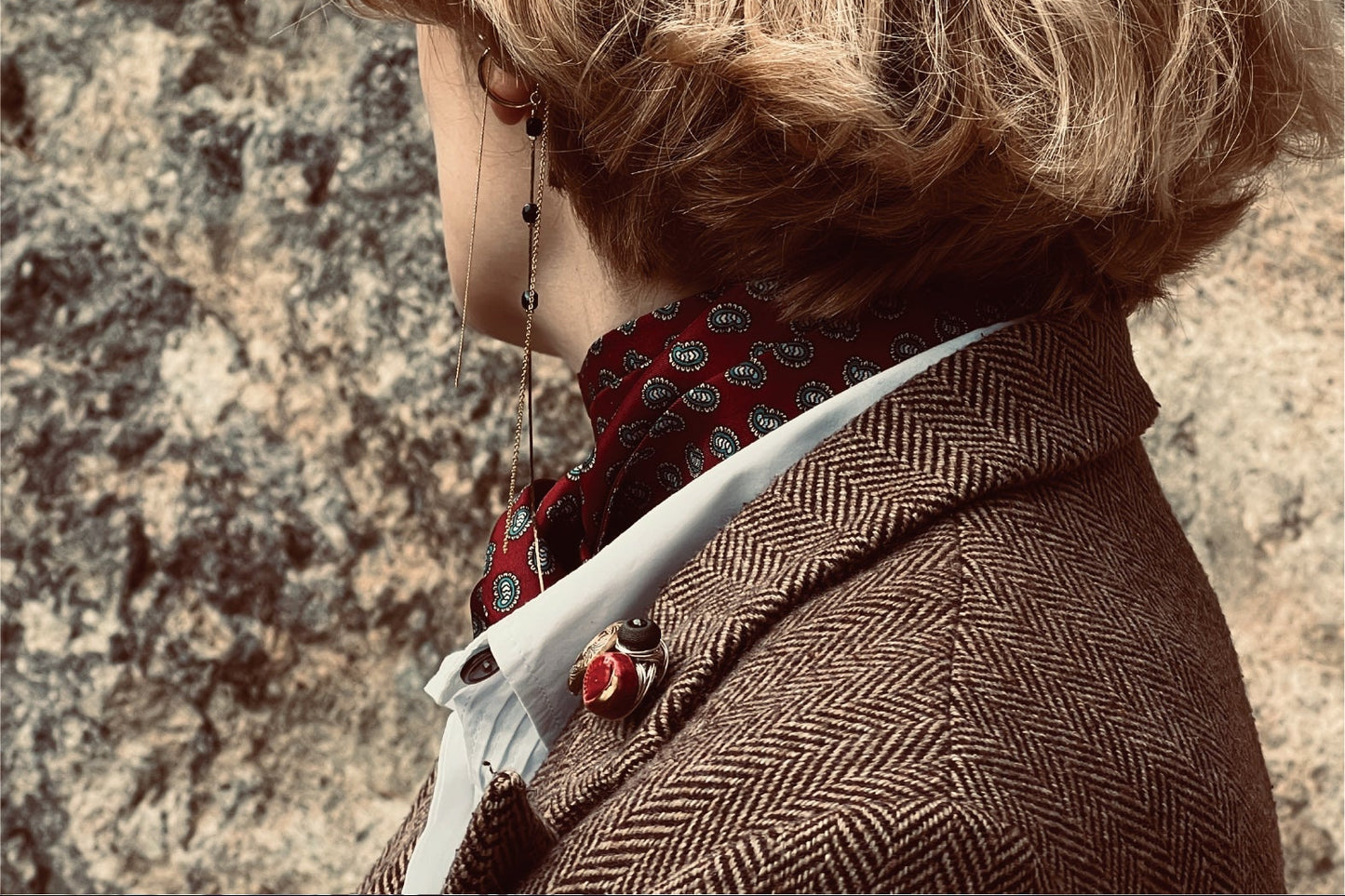 フランスヴィンテージボタンブローチ