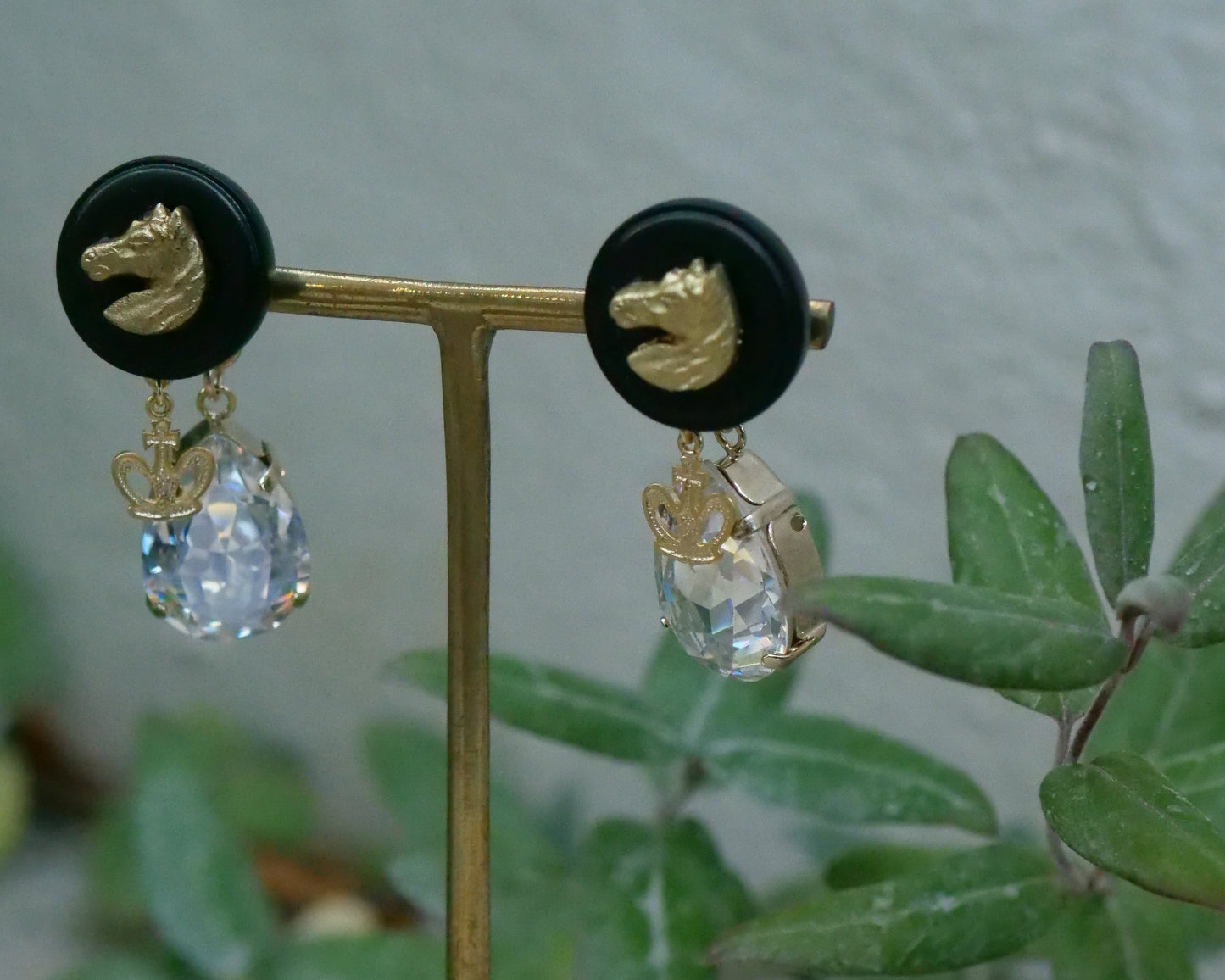 馬アンティークボタンピアス