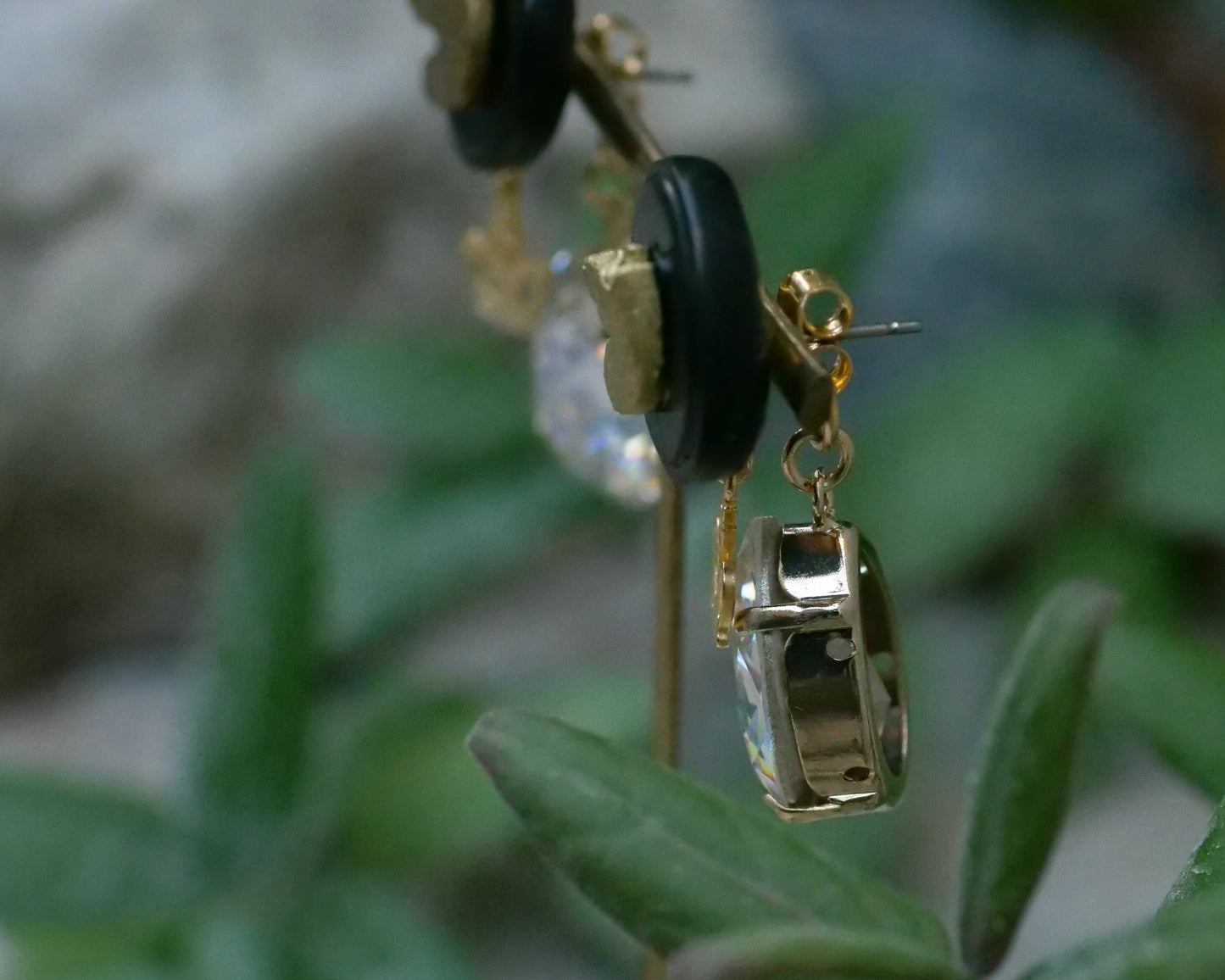 馬アンティークボタンピアス