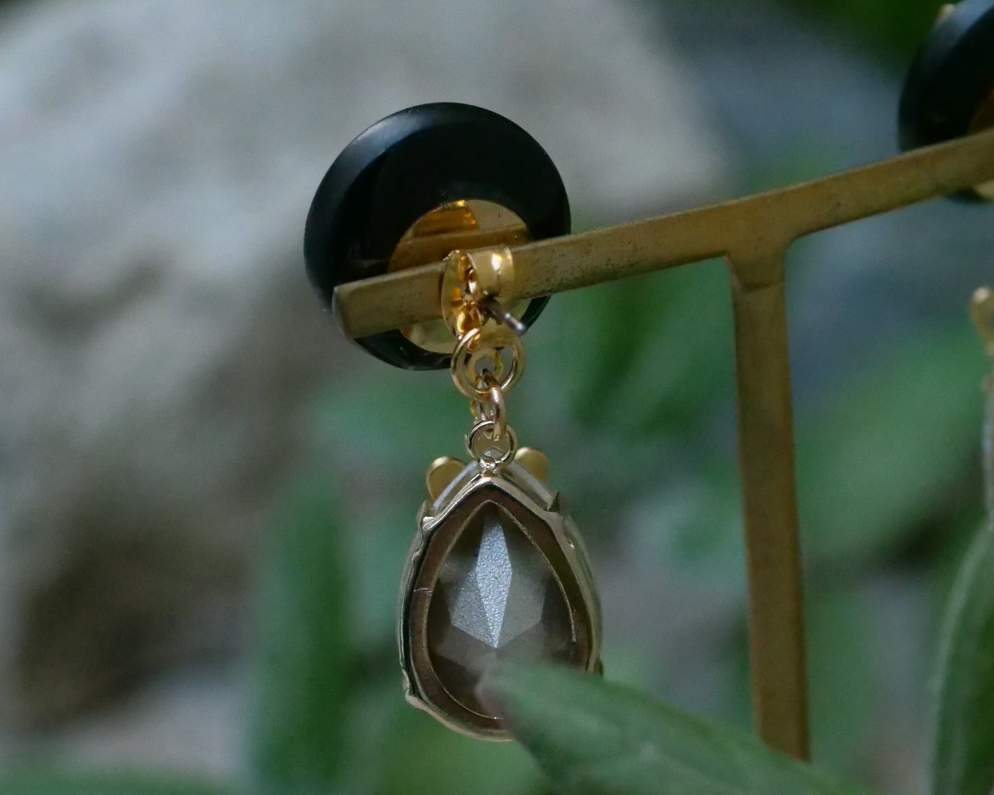 馬アンティークボタンピアス