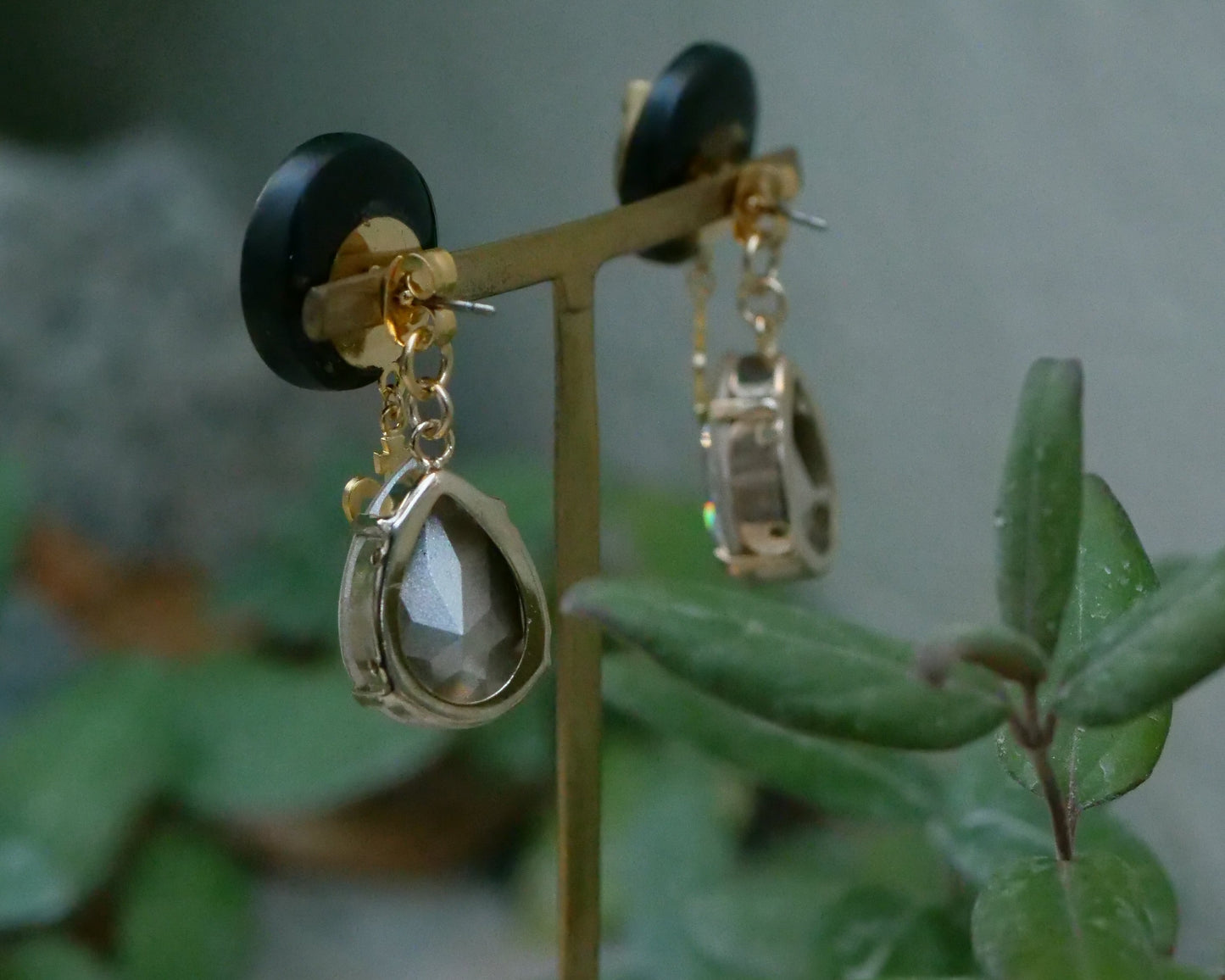 馬アンティークボタンピアス