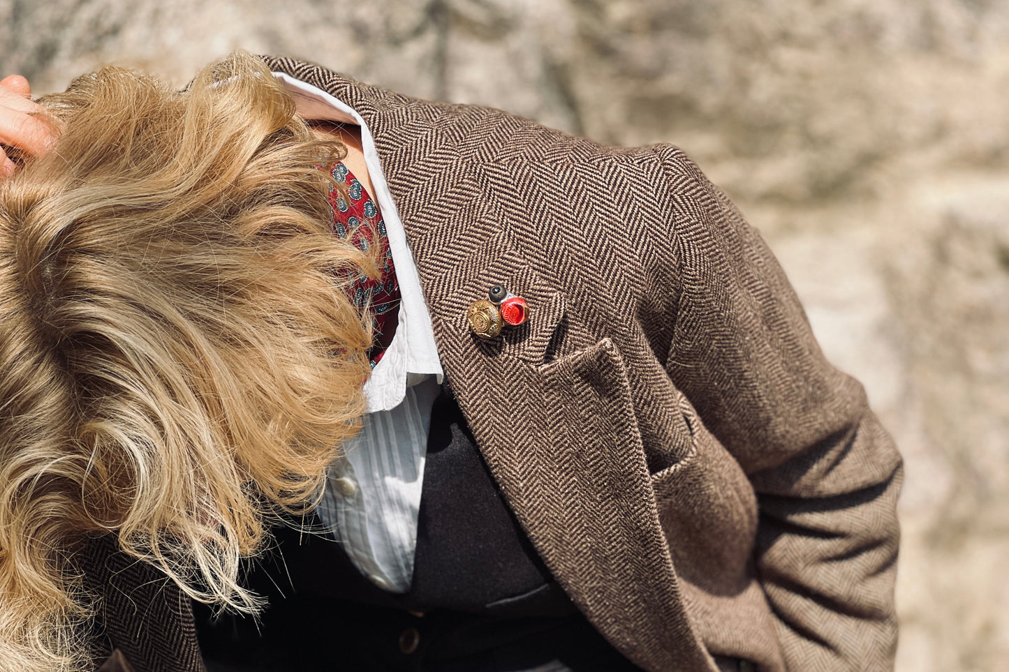 フランスヴィンテージボタンブローチ